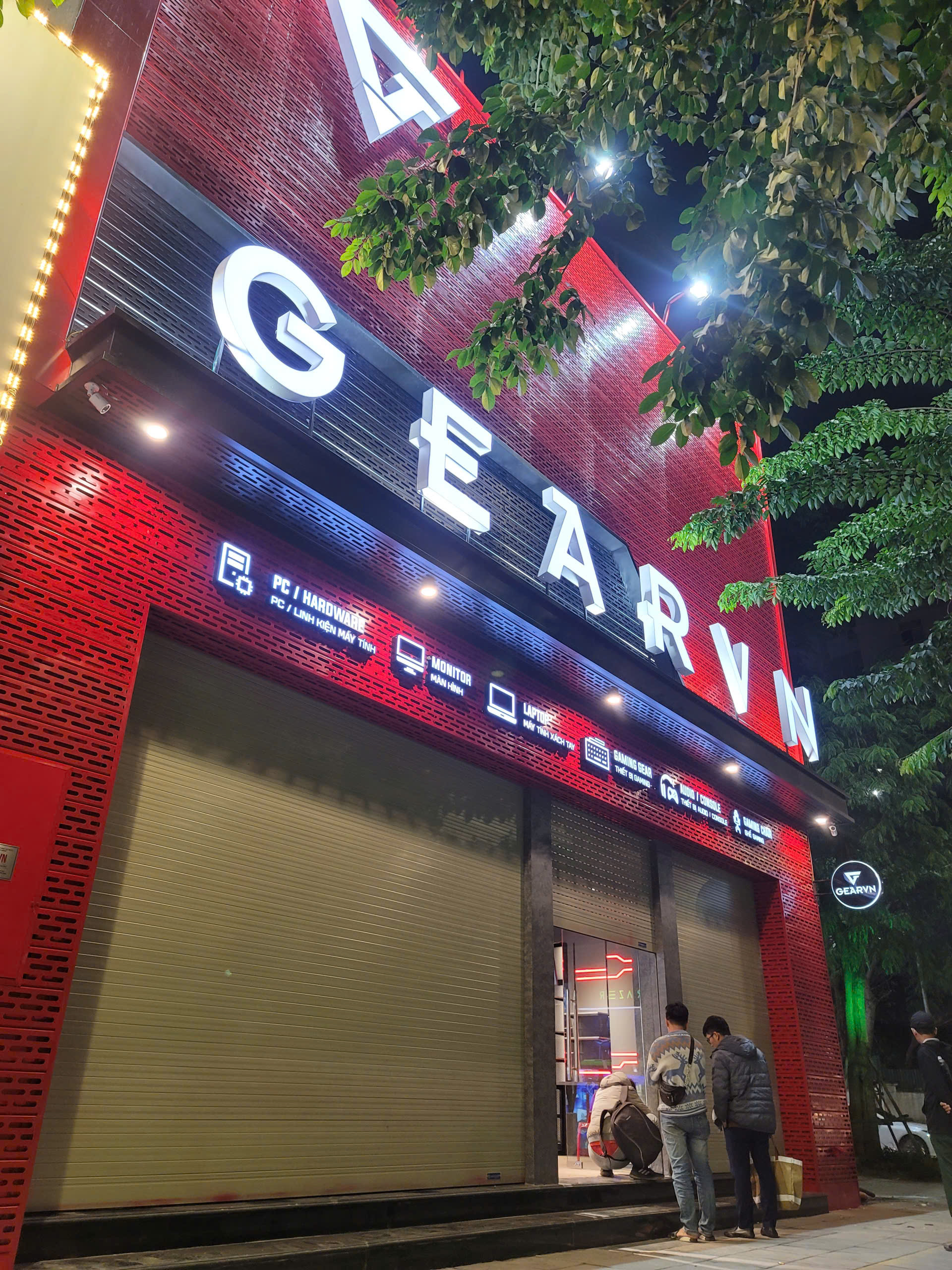 chữ nổi đèn led showroom