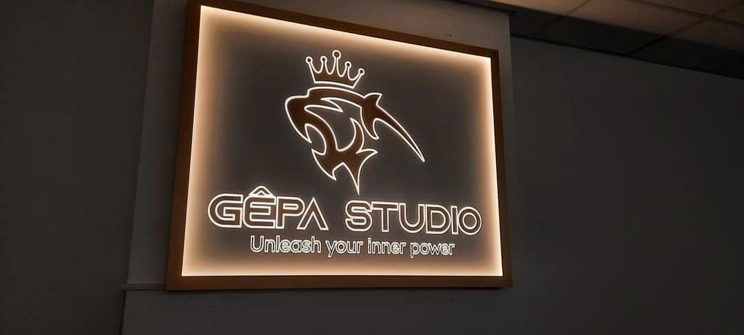 logo nổi đèn led