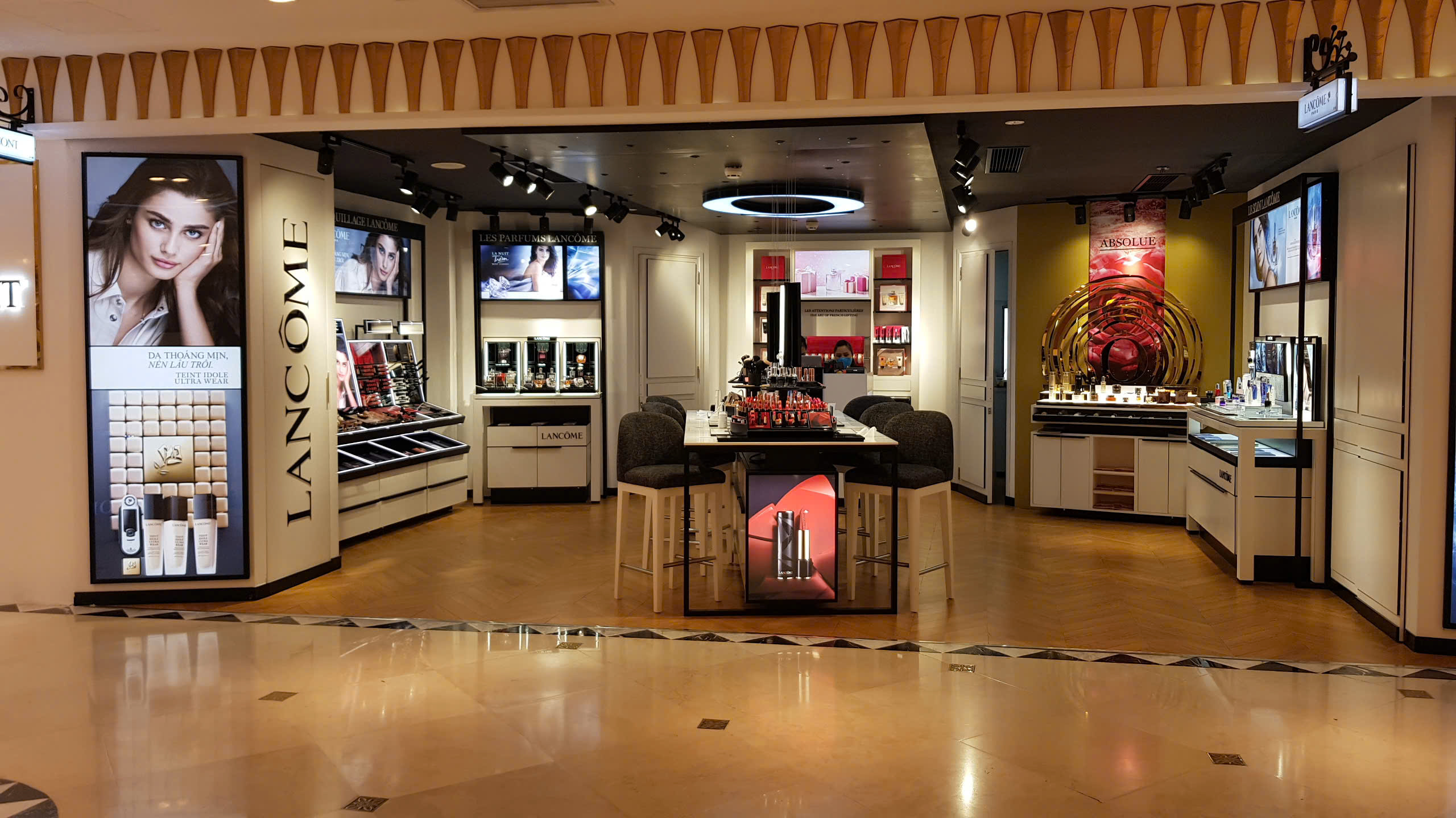 tranh điện cho showroom